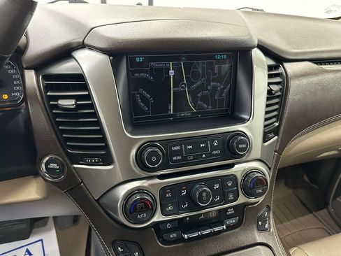 Used 2020 Chevrolet Suburban Premier AWD/4WD image 32