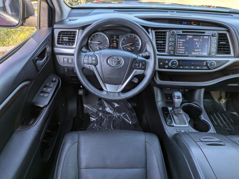 Used 2015 Toyota Highlander Limited image 18