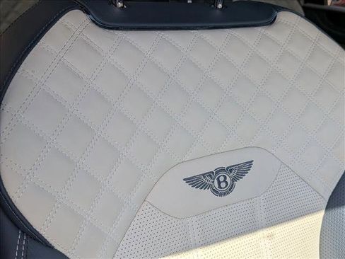 Used 2022 Bentley Bentayga image 18