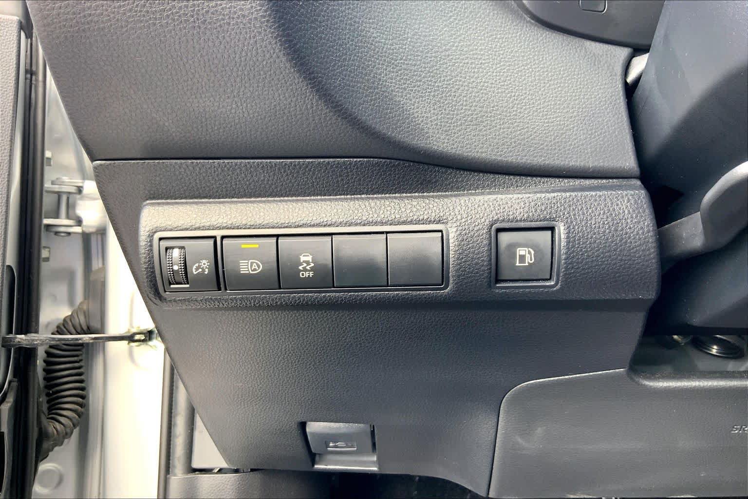 Certified 2026 Toyota Corolla SE w/ SE Premium Package FWD image 33