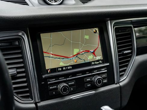 Used 2016 Porsche Macan S image 22