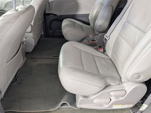 Used 2018 Toyota Sienna XLE w/ XLE Navigation Package image 27