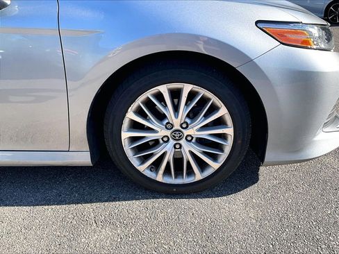 Used 2018 Toyota Camry XLE FWD image 7