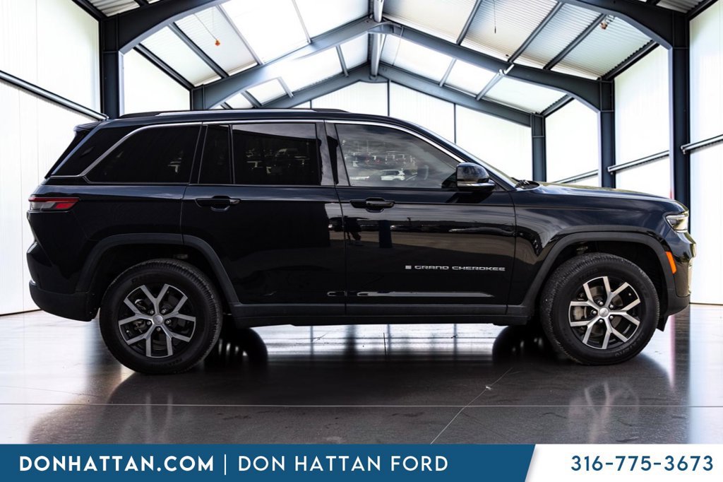 Used 2023 Jeep Grand Cherokee Limited w/ Trailer Tow Prep Group (B) AWD/4WD image 29