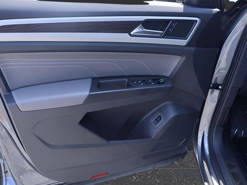 Certified 2023 Volkswagen Atlas SE w/ Panoramic Sunroof Package FWD image 12
