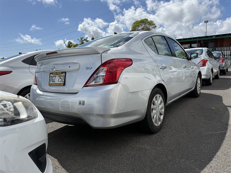 Used 2018 Nissan Versa SV FWD image 3