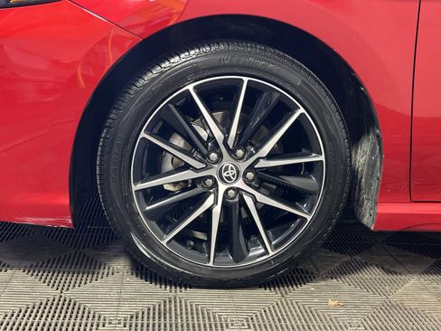 Used 2024 Toyota Camry SE image 12