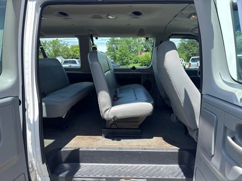 Used 2007 Ford E-350 and Econoline 350 XL RWD image 11