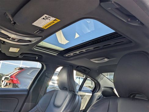 Used 2017 Volvo S60 T6 R-Design Platinum image 21