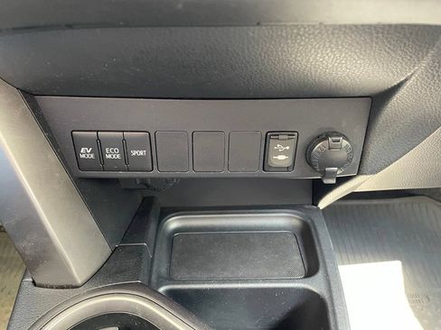Used 2016 Toyota RAV4 XLE AWD/4WD image 19
