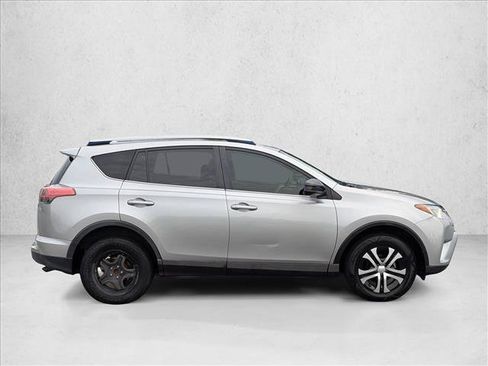 Used 2018 Toyota RAV4 LE FWD image 4