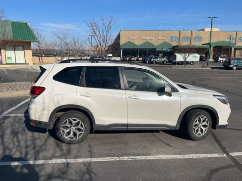 Used 2020 Subaru Forester Premium image 3