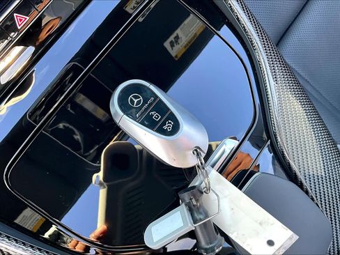 Used 2023 Mercedes-Benz SL 63 AMG 4MATIC image 13