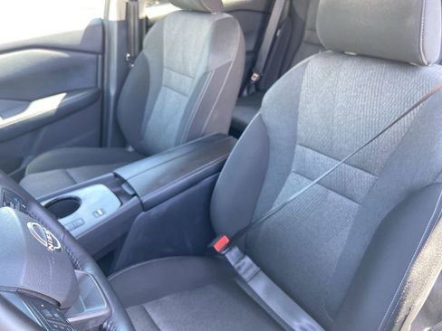 Used 2025 Nissan Rogue SV FWD image 14