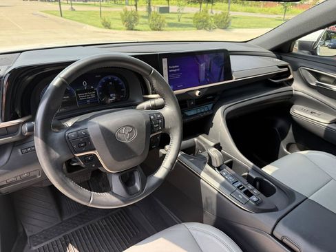Used 2023 Toyota Crown AWD/4WD image 9