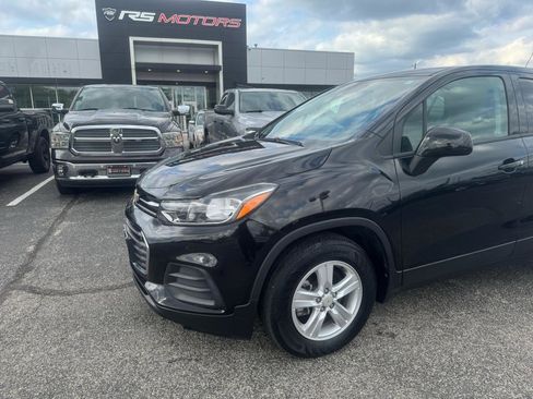 Used 2021 Chevrolet Trax LS w/ Tint and Cruise Package FWD image 3