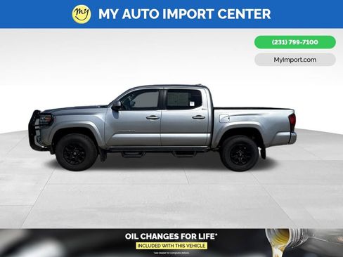 Used 2022 Toyota Tacoma SR5 AWD/4WD image 4