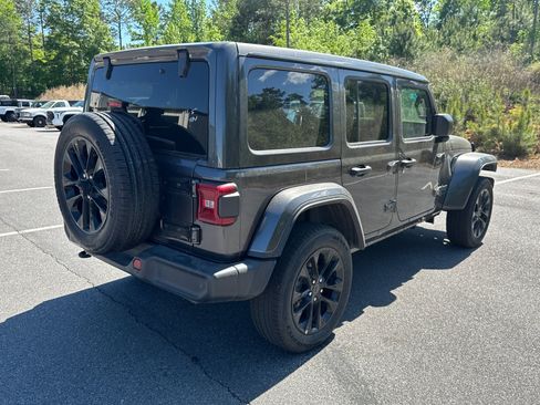 Used 2025 Jeep Wrangler Unlimited Sahara w/ Safety Group AWD/4WD image 6