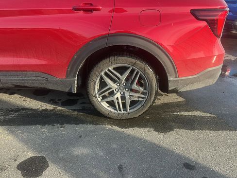 Used 2025 Ford Explorer ST w/ Sun And Sound Package image 7