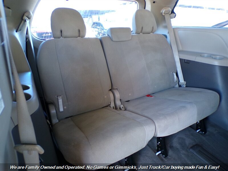 Used 2017 Toyota Sienna L FWD image 21