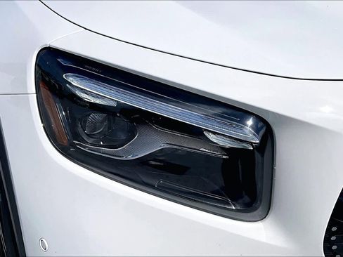Used 2025 Mercedes-Benz GLB 250 image 27
