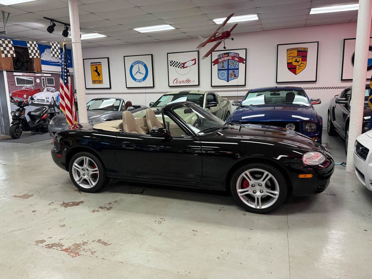 Used 2004 MAZDA MX-5 Miata LS RWD image 3