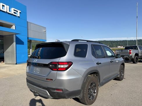 Used 2025 Honda Pilot TrailSport image 4