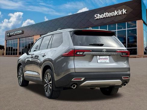 Used 2025 Toyota Grand Highlander AWD Hybrid image 8