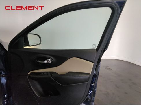 Used 2015 Jeep Cherokee Latitude w/ Cold Weather Group image 42