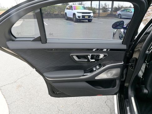 Used 2021 Mercedes-Benz S 500 4MATIC image 37