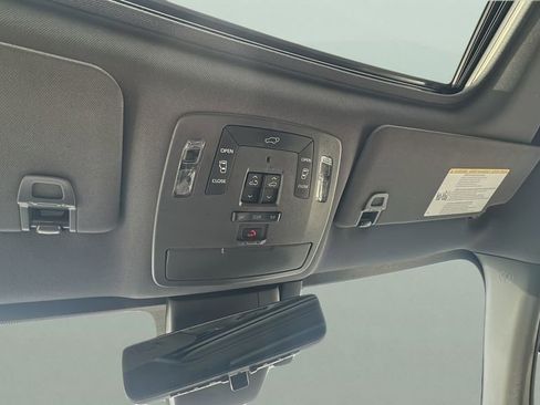 Used 2022 Toyota Sienna Platinum image 21