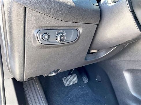 Used 2023 Chevrolet Equinox LT FWD image 29