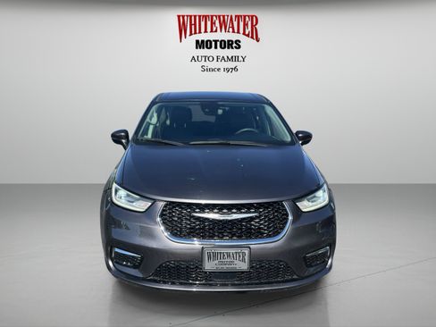 Used 2023 Chrysler Pacifica Touring-L FWD image 8
