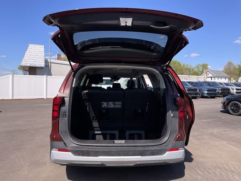 Used 2025 Kia Carnival FWD image 11