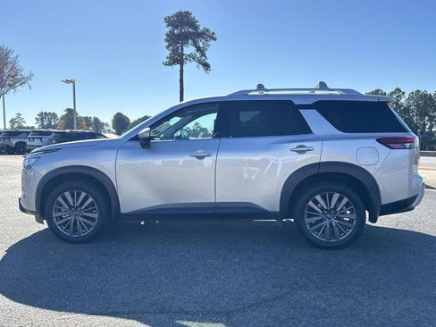 Used 2024 Nissan Pathfinder SL w/ SL Premium Package image 7