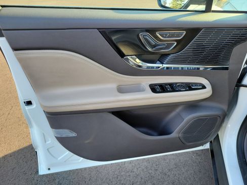 Used 2022 Lincoln Corsair AWD w/ Premium Package image 16