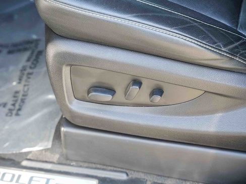 Used 2020 Chevrolet Suburban LT image 22