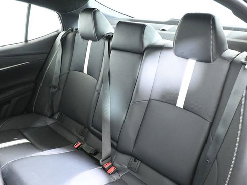 Used 2025 Toyota Camry SE w/ Convenience Package image 4