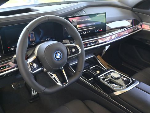 New 2026 BMW 750e xDrive w/ Executive Package image 17