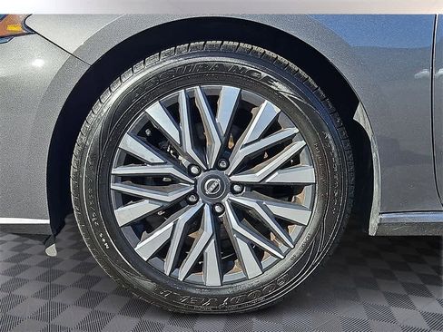 Used 2024 Nissan Altima 2.5 SV image 8