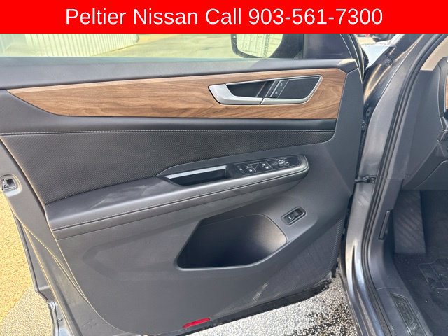 Used 2025 Volkswagen Atlas SE AWD/4WD image 12