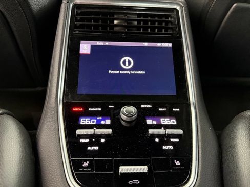 Used 2022 Porsche Panamera image 22