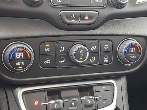 Used 2024 GMC Terrain SLT w/ Tech Package AWD/4WD image 18