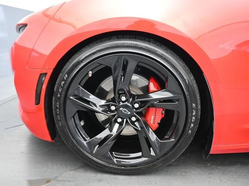 Used 2021 Chevrolet Camaro LT w/ RS Package image 46