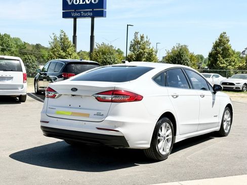Used 2019 Ford Fusion SE FWD image 4