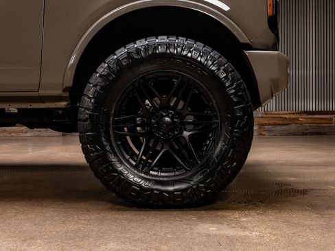 Used 2025 Ford Bronco Outer Banks AWD/4WD image 12
