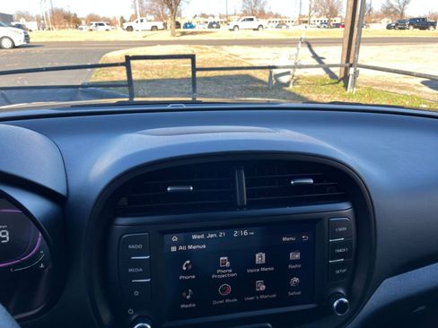 Used 2025 Kia Soul LX w/ LX Technology Package image 17