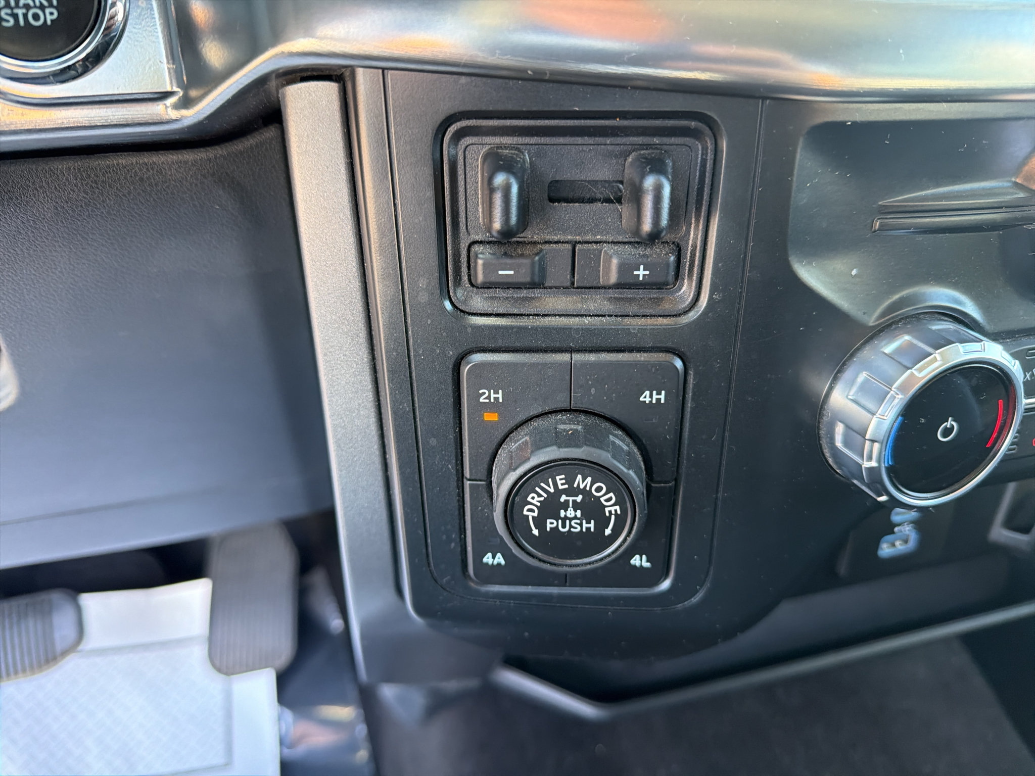 Used 2022 Ford F150 Lariat w/ Equipment Group 501A Mid AWD/4WD image 17
