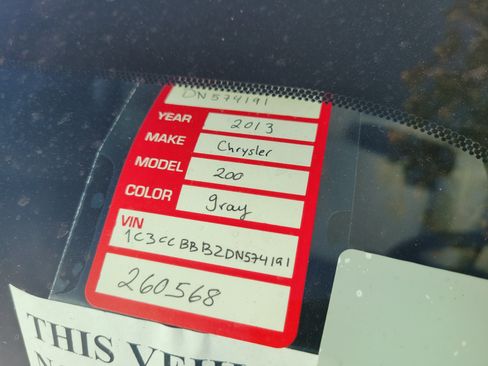 Used 2013 Chrysler 200 Touring FWD image 10
