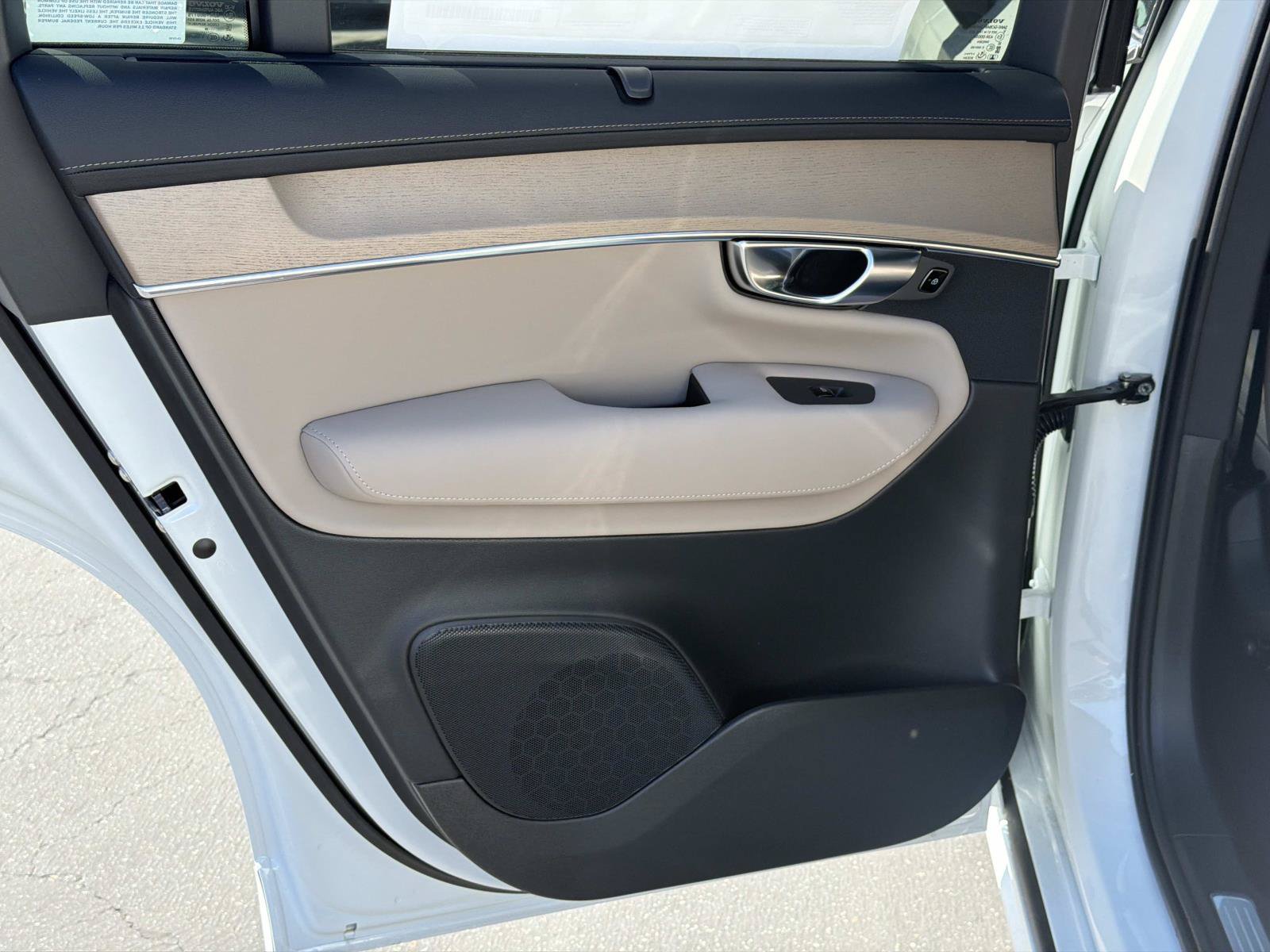 New 2027 Volvo XC90 B6 Plus AWD/4WD image 16